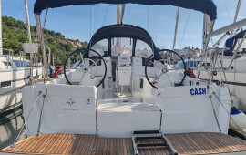 Sun Odyssey 389, Cash
