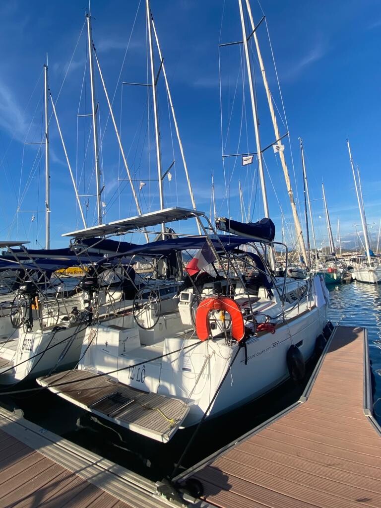Sun Odyssey 389 Iz’lo