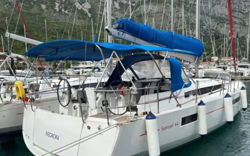 Sun Odyssey 440, Negroni