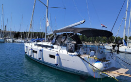 Sun Odyssey 440, Leona