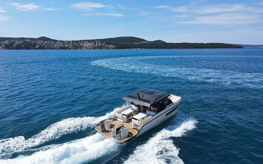 Tesoro T38 Power Cat, Lastovo